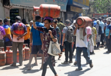 Photo – सिलिंडर टंचाईमुळे मुंबई ‘गॅस’वर; परळ, भोईवाड्यात गोंधळ