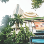 शेअर बाजार धडाम! सेन्सेक्स 1342 अंकांनी, निफ्टी 395 अंकांनी घसरले