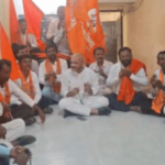 shivsena ubt protest at hingoli mahavitaran office for farmers dp demand