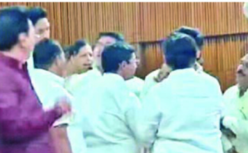 सोलापूर महापालिका; अर्थसंकल्पीय सभेत भाजप नगरसेवकांचा राडा