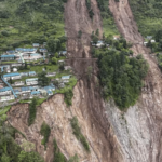 Sikkim landslide अडकलेल्या १३५ पर्यटकांची लष्कराकडून सुटका; अनेकजण अद्यापही अडकलेले Army rescues 135 tourists from landslides-hit North Sikkim