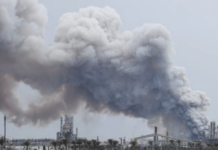 Iran US Israel War – अमेरिकेला दणका दिल्यानंतर इराणचा बहरीनवर हल्ला, तेल शुद्धीकरण प्रकल्पावर डागले क्षेपणास्त्र