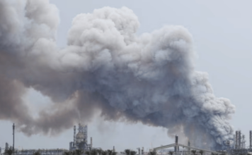 Iran US Israel War – अमेरिकेला दणका दिल्यानंतर इराणचा बहरीनवर हल्ला, तेल शुद्धीकरण प्रकल्पावर डागले क्षेपणास्त्र