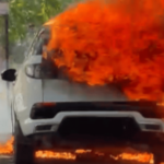 चंद्रपुरात ‘द बर्निंग कार’चा थरार: धावत्या लक्झरी कारचा काही मिनिटांतच कोळसा