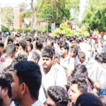 लखनऊत नोकरीसाठी तरुणांच्या लागल्या रांगा