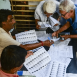 Bengal SIR – बंगाल निवडणुकीपूर्वी ९० लाख मतदारांना मतदार यादीतून वगळले, निवडणूक आयोगाकडून जिल्हावार आकडेवारी जाहीर