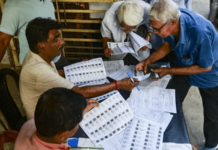 Bengal SIR – बंगाल निवडणुकीपूर्वी ९० लाख मतदारांना मतदार यादीतून वगळले, निवडणूक आयोगाकडून जिल्हावार आकडेवारी जाहीर