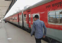 कोकणच्या प्रवाशांसाठी 4 एसी विशेष ट्रेन; मध्य रेल्वेकडून अतिरिक्त फेऱ्यांची घोषणा