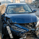 कळवा उड्डाणपुलावर अपघात; रिक्षाला कारची धडक, दोघे जखमी