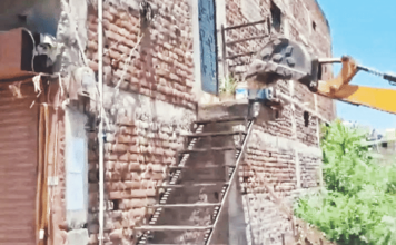 amravati-sexual-exploitation-case-accused-ayaz-house-demolished-by-bulldozer