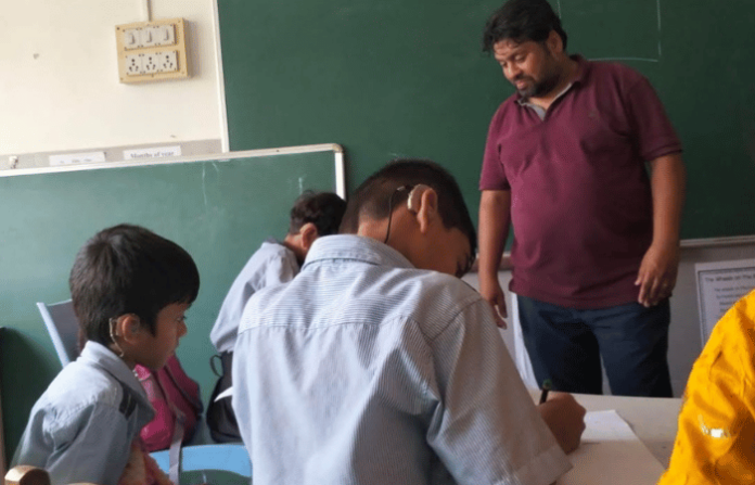 deaf-people education