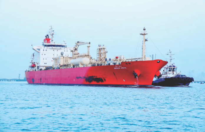 iran-vs-us-navy-tension-at-hormuz-trump-threat-worsens-global-oil-route