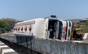 जगबुडी पुलावर भीषण अपघात! इथेनॉल टँकर पलटी होऊन केमिकल थेट नदीत