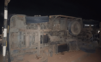 major-accident-at-ozarkhol-speeding-truck-loses-control-on-nashik-pune-highway