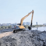 मिठी नदीतील गाळ काढण्यास सुरुवात