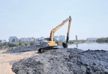 मिठी नदीतील गाळ काढण्यास सुरुवात