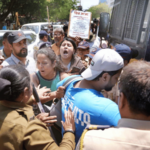 डेरेदार वटवृक्षांच्या कत्तलीविरोधात नाशिककर रस्त्यावर; महापालिका प्रशासनाचा आडमुठेपणा कायम, पर्यावरणप्रेमींची धरपकड nashik tree cutting (1)