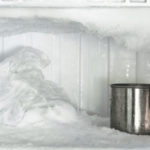 हे करून पहा…फ्रिजरमधील बर्फाचा डोंगर असा काढा…