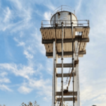 टाकीचा ‘रंग’ बदलला, पण जनतेची ‘तहान’ भागेना ! मोखाड्यातील साखरे-गोदे खुर्द गावात जलजीवन योजनेचे बारा वाजले