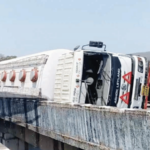जगबुडी पुलावर भीषण अपघात! ‘लक्ष्मी ऑरगॅनिक’चा टँकर उलटला, इथेनॉलची गळती; खेडमध्ये पाण्याचे टेन्शन