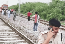 आगीच्या अफवेने प्रवाशांनी उड्या मारल्या, ट्रेनच्या धडकेत चौघांचा मृत्यू 4-killed-as-passengers-jump-off-train-after-fire-rumour-hit-by-another-train-in-morena-mp