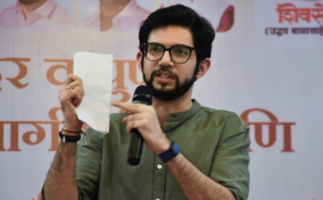 Photo – पुण्यातील पदाधिकारी मेळाव्यात आदित्य ठाकरे यांचा शिवसैनिकांशी संवाद
