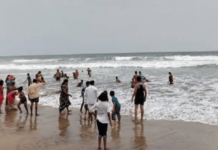 गणपतीपुळे समुद्रात छत्रपती संभाजीनगरचे 8 तरुण बुडाले; तिघांना वाचवण्यात यश, 5 जणांचा शोध सुरू