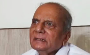 आम्ही व्यावसायिक राजकारणी नाही, शेवटपर्यंत शिवसेनेतच राहणार! राजाभाऊ वाजे यांच्या वडिलांचे स्पष्टीकरण