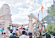 हनुमान मंदिराचा सभामंडप कोसळला; 5 भाविकांचा मृत्यू, मानवतमध्ये भयंकर घटना