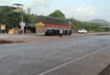 Ratnagiri News – तुरळ येथे महामार्गाच्या मध्यपट्ट्यात भराव नसल्याने अपघाताचा धोका