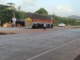 Ratnagiri News – तुरळ येथे महामार्गाच्या मध्यपट्ट्यात भराव नसल्याने अपघाताचा धोका