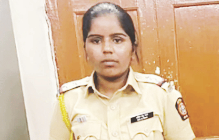 SAMIN PUNE FAKE POLICE