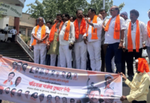 Beed News – जाचक अटी व शर्ती रद्द करा…, फसव्या कर्जमाफी विरोधात शिरूरमध्ये शेतकर्यांचा जनआक्रोश