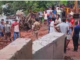 Ratnagiri News – कुर्धेतील त्या पुलाचे निविदा नसताना ॲडव्हान्स काम, ठेकेदाराचा ‘आगाऊ” पणा सर्वसामान्य तरूणाच्या जीवावर बेतला