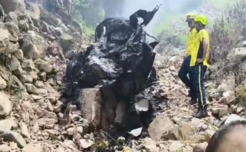 उत्तराखंडमध्ये वाहन २०० मीटर खोल दरीत कोसळून लागली आग, २ जणांचा मृत्यू, ३ जखमी