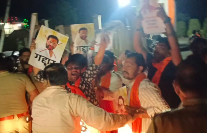 shiv sena ubt party workers Teach Rebel MPs Lesson