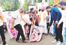 गद्दार खासदारांसाठी सरकारची दडपशाही, वाकचौरे येणार म्हणून शिर्डीत शिवसैनिकांना नजरकैदेत ठेवले
