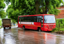 कार्ले खिंडीत रस्त्याला सिमेंट पावडरचा मुलामा; एकाच दिवशी १६ अपघात, कंत्राटदाराचा बेफिकीरपणा; प्रशासनाचे दुर्लक्ष