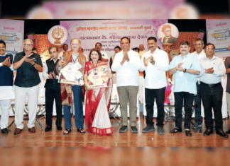 प्रत्येक भूमिका माणसाला डोळस बनवते! दिलीप प्रभावळकर, स्वाती चिटणीस नाट्य परिषदेच्या ‘जीवनगौरव’ने सन्मानित