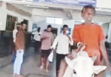 कर्जमाफीच्या मागणीसाठी आंदोलन, चंद्रपुरात कर्जबाजारी शेतकरी बैलावर बसून पोहचला तहसील कार्यालयात chandrapur-news-debt-ridden-farmer-rides-bull-to-tehsil-office-demanding-loan-waiver