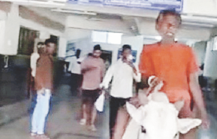 chandrapur-news-debt-ridden-farmer-rides-bull-to-tehsil-office-demanding-loan-waiver chandrapur-news-debt-ridden-farmer-rides-bull-to-tehsil-office-demanding-loan-waiver