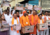 जालन्यात शिवसेना आक्रमक, गद्दार खासदारांचा निषेध करत ‘भीक मांगो’ आंदोलन