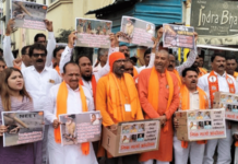जालन्यात शिवसेना आक्रमक, गद्दार खासदारांचा निषेध करत ‘भीक मांगो’ आंदोलन