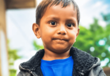 पोटच्या लेकरांना विष पाजले; आजोबांच्या तक्रारीवरून आई वडिलांवर गुन्हा दाखल, चिरमुरड्याचा मृत्यू nanded-crime-parents-poison-own-children-5-year-old-son-dies-case-registered-hadgaon-police