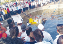 देवदर्शनावरून परतताना पंढरपुरातील भाविकांवर काळाचा घाला, पिकअप व्हॅन विहिरीत कोसळून आठ ठार