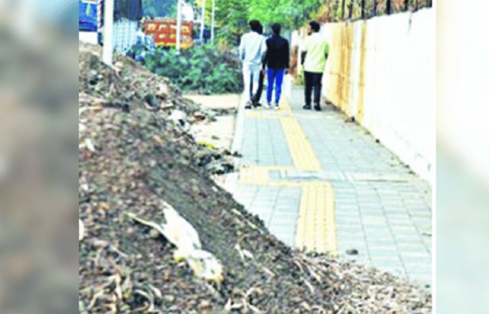 pune footpath news