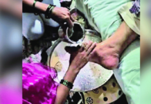 खराडीतील भोंदूबाबाची ‘आरती’ अन् ‘पाद्यपूजन’, राधामोहन मिश्राचे व्हिडीओ व्हायरल