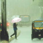 पावसाळ्याआधीच नालेसफाईची पोलखोल, खड्ड्यांनी डोके वर काढले, वाहतूक खोळंबली