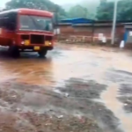 Ratnagiri News – संगमेश्वर स्थानकात वाहताहेत पाण्याचे पाट; महामार्ग ठेकेदाराच्या ढिसाळ कामामुळे प्रवाशांचे हाल!