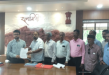 आंबा नुकसानीचा अहवाल तातडीने सरकारला पाठवा, बागायतदारांची जिल्हाधिकाऱ्यांकडे मागणी